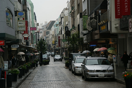 雨の元町商店街!(110602)