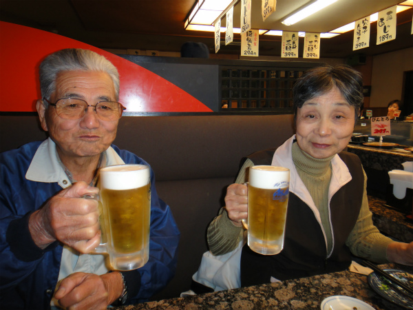 およそ1年半ぶりに孫の顔を見せる