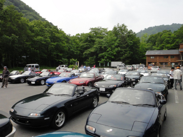 奥入瀬渓流館の駐車場で整列駐車休憩