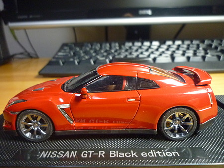 NISSAN GT-R Blakc edition side